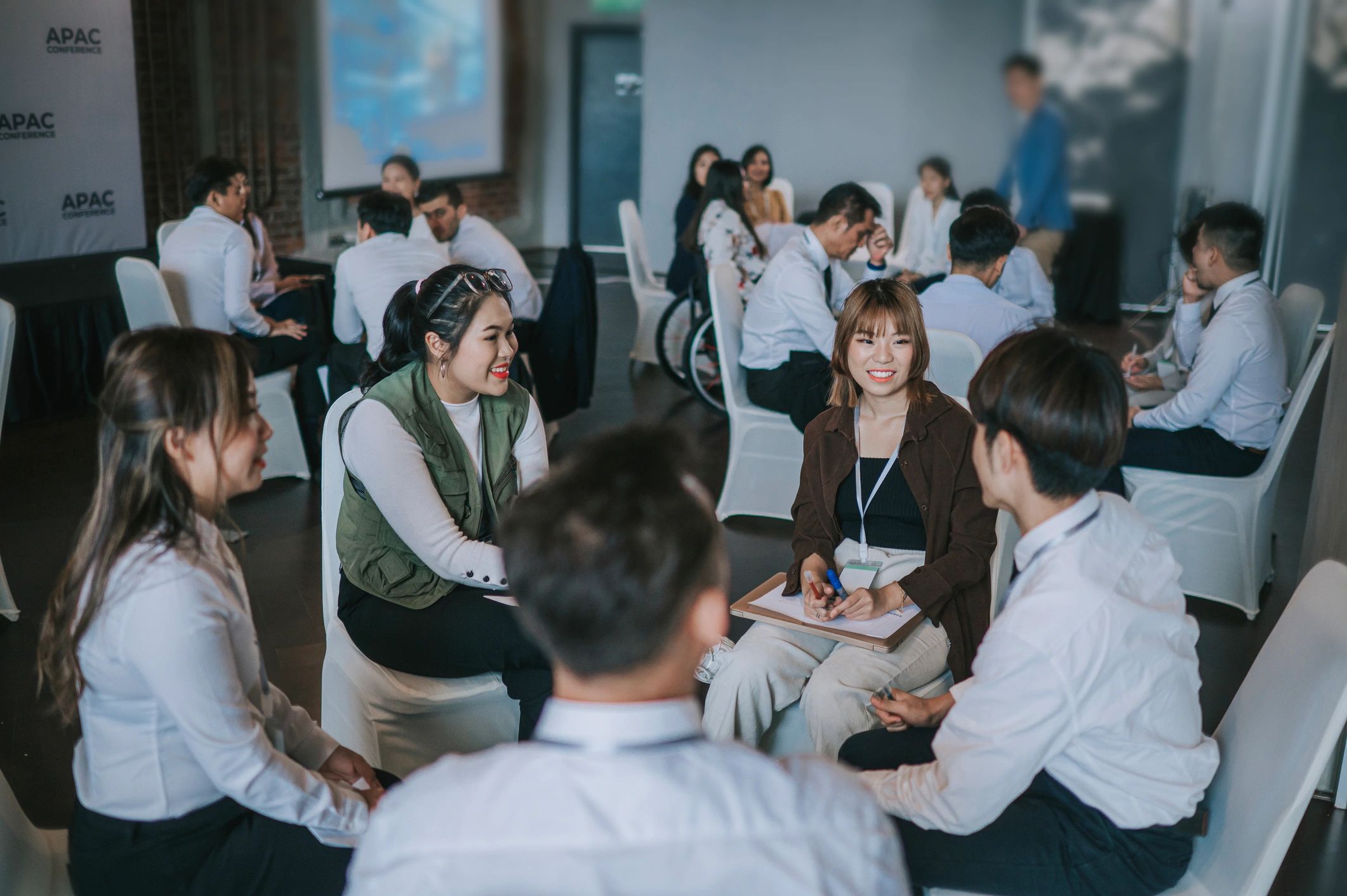 Business workshop participants in discussion